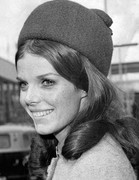 samantha-eggar-c41