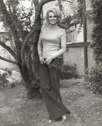 angie-dickinson-mc15
