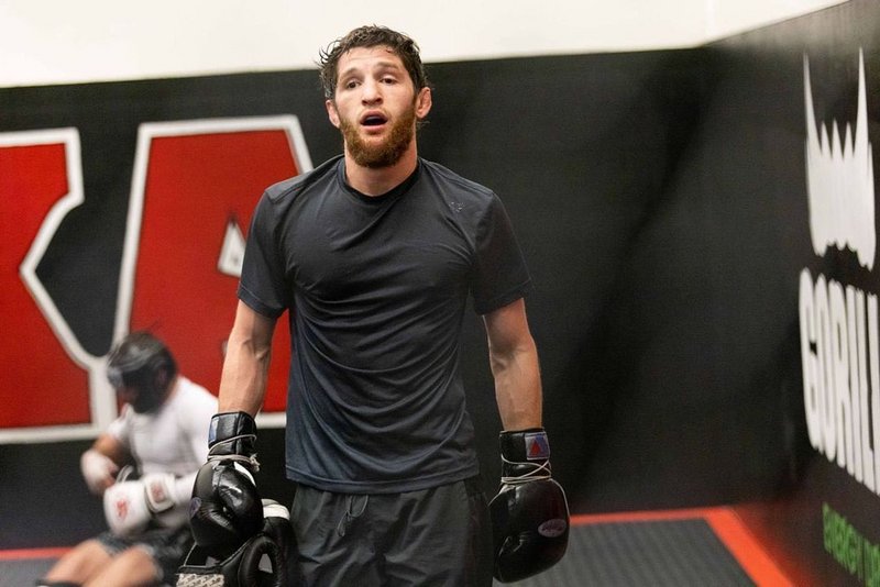 Счупени ребра извадиха Тагир Уланбеков от UFC Vegas 57