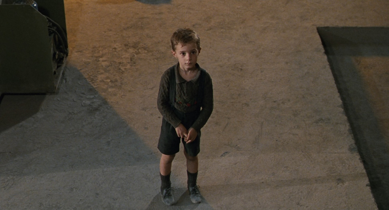 Life Is Beautiful (1997).mkv_snapshot_01.14.57_[2018.01.27_18.16