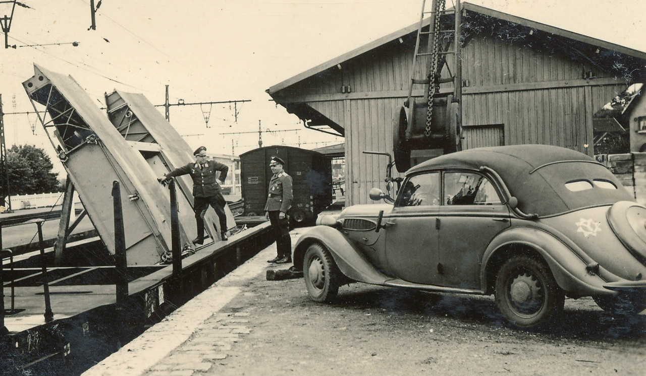 Foto 2.Wk Soldat Luftwaffe Militärauto Auto BMW