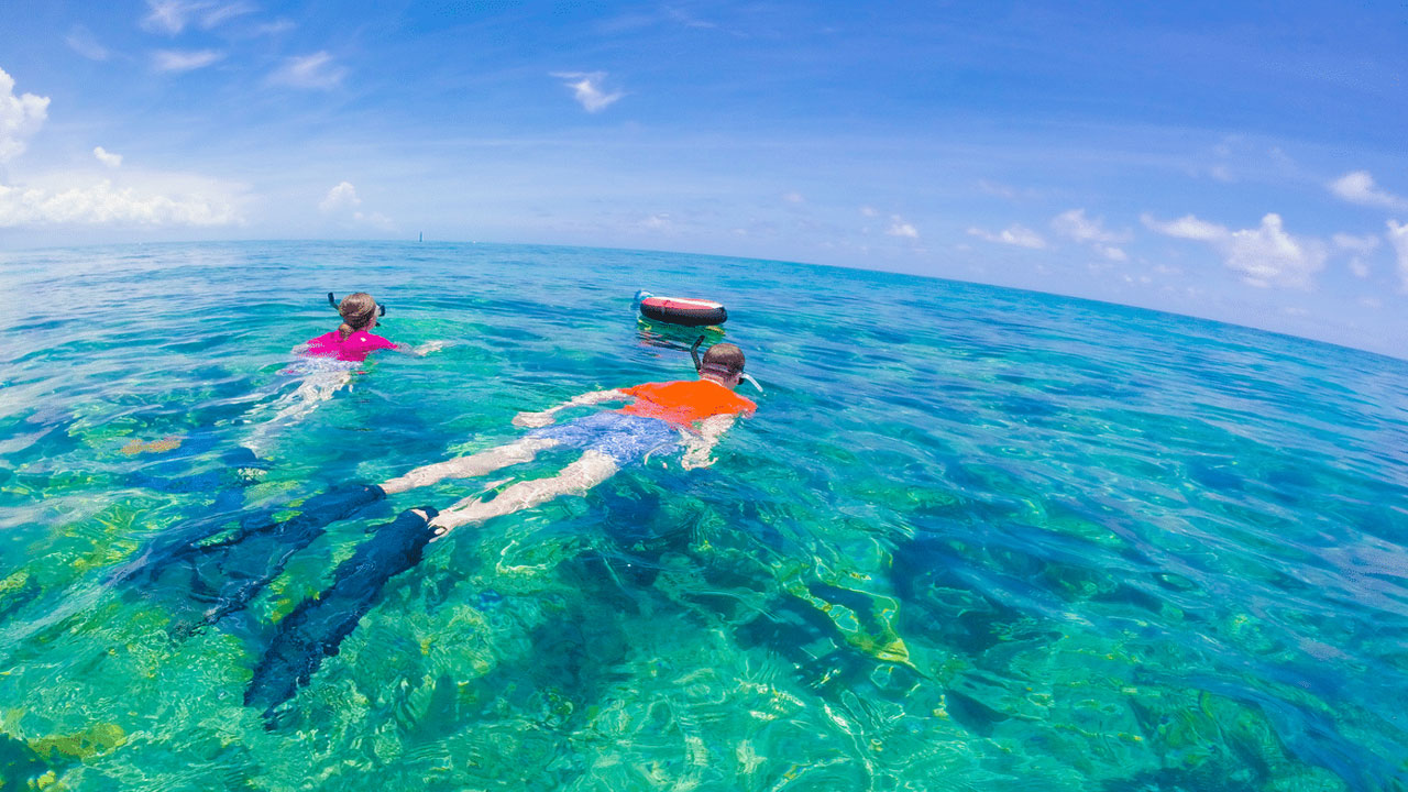 Snorkeling dan Benteng Bersejarah