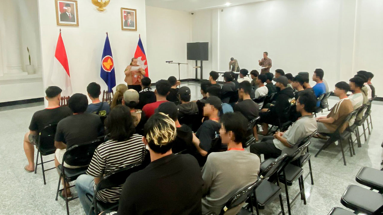 Minder Dengan Syarat Kerja di Indonesia, Banyak WNI Lebih PD Kerja di Kamboja!