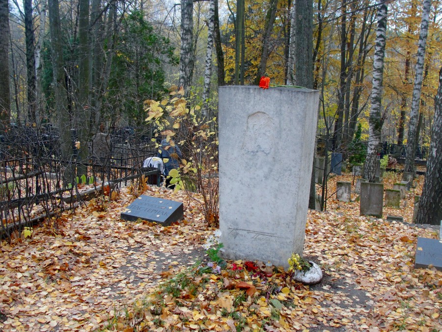 1866647-900
