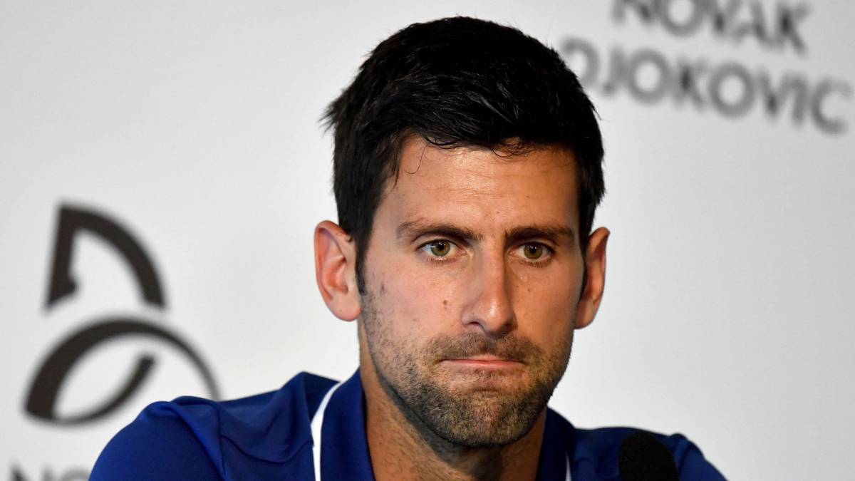 Australia rinvia l'espulsione del tennista Novak Djokovic.
