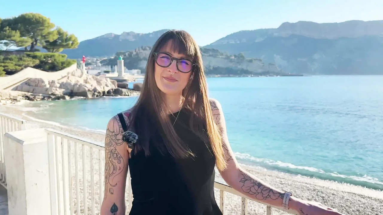 JacquieEtMichelTV 25 04 08 Lady expects but does not wait