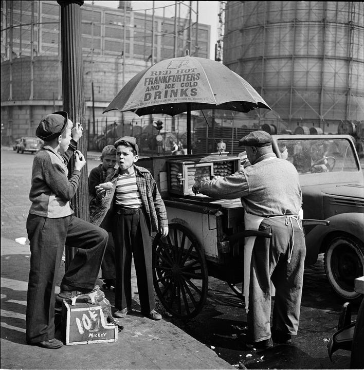 hot-dog-stand