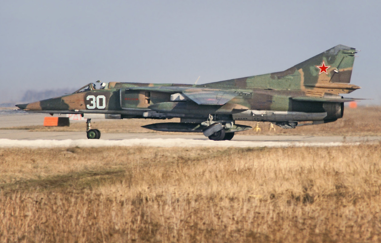 559 APIB Mig-27K 30 Blue_76802640363, Frühling 1993 (3)