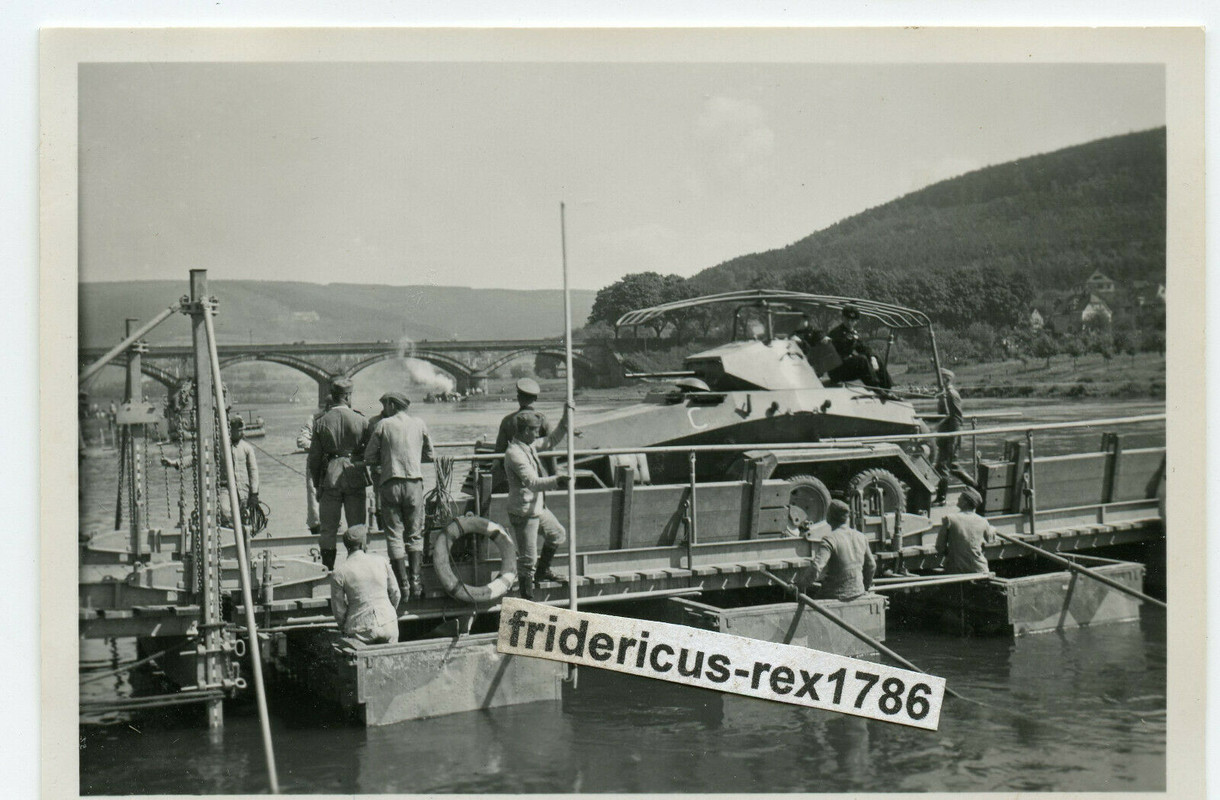 ! Foto Sd.Kfz. 232 mit Bügelantenne Übung Kennung C Pionierbrücke