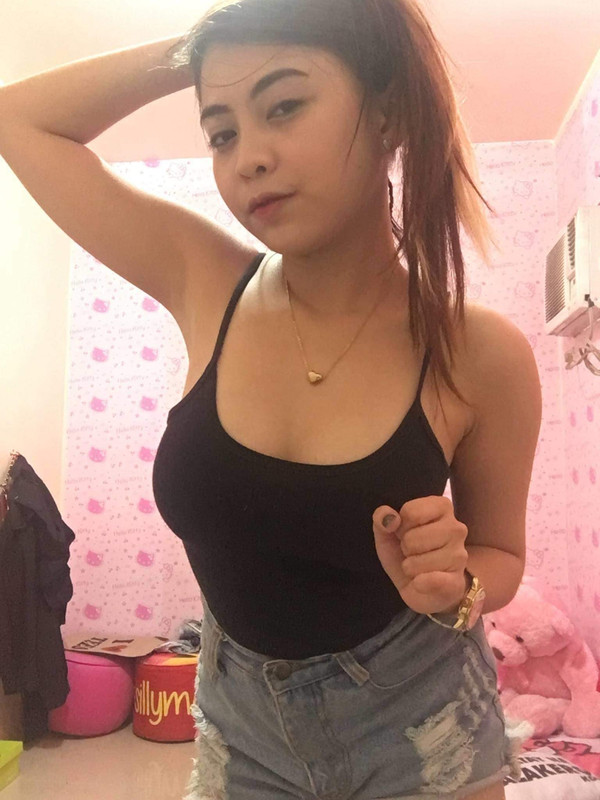 巨乳雙球電眼妹