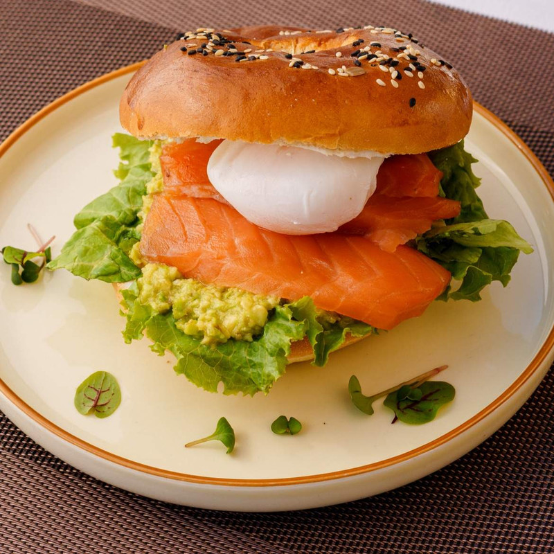 Бейгл с лососем 