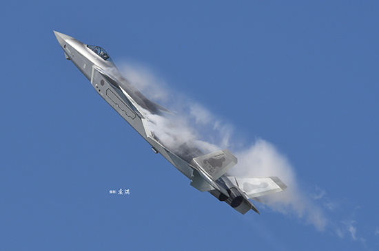 Chinese J-20 Mighty Dragon 05811 (1)