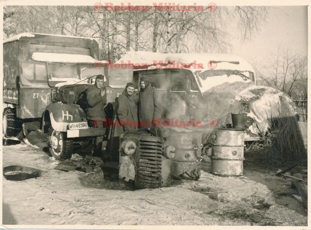 Russland Wehrmacht LKW Winter werden betankt bei 48 Grad Kälte Kennung