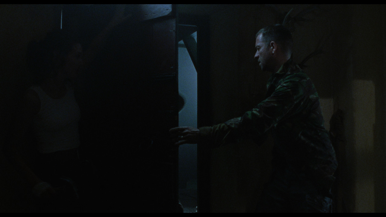 (Vietsub) Dog Soldiers 2002 REMUX UHD BluRay 2160p DTS-HD MA 5.1-NM21.mkv_snapshot_01.15.39.243