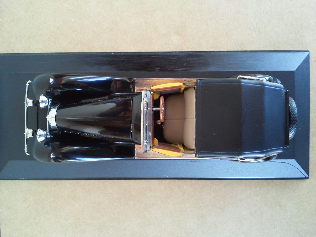 1929 Bugatti Type 41 Royale (Chasis 41.150) Berline de Voyage (Franklin Mint) (14)