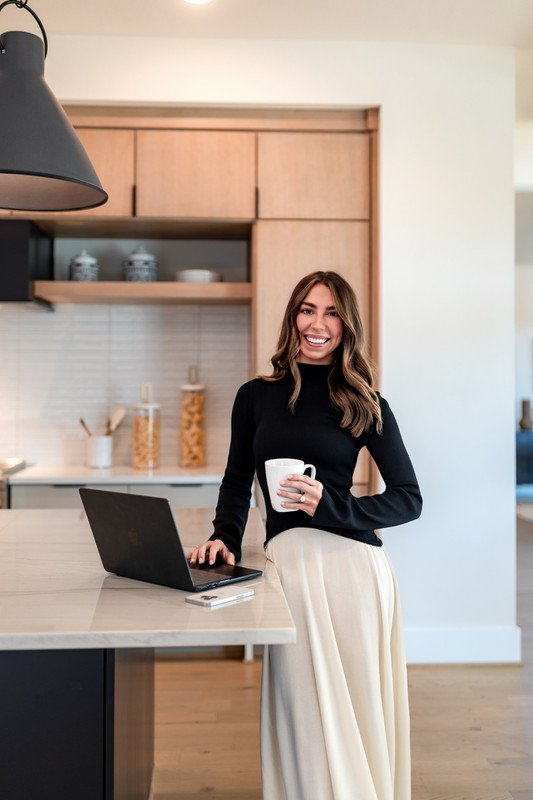 Emily Todd real estate photo 1