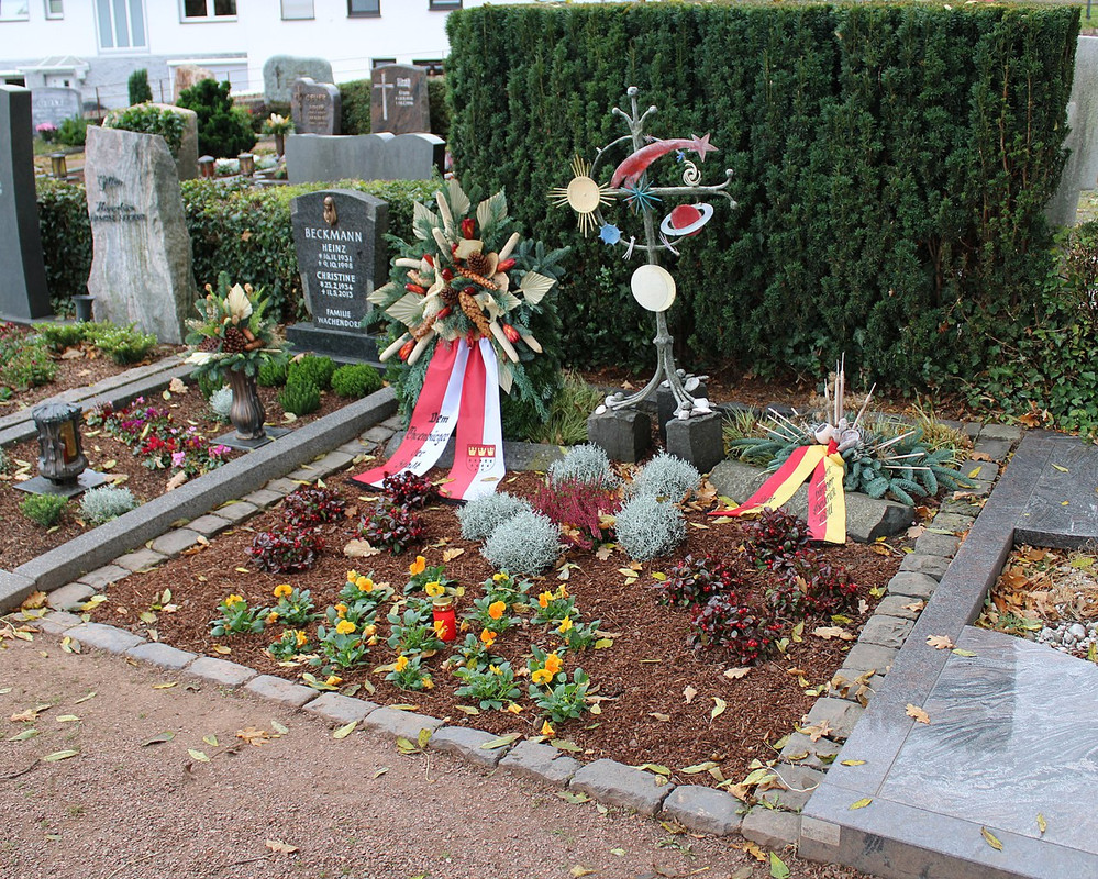 2021-10-31-Bornheim-Merten-Grabstaette-Heinrich-Boell-01