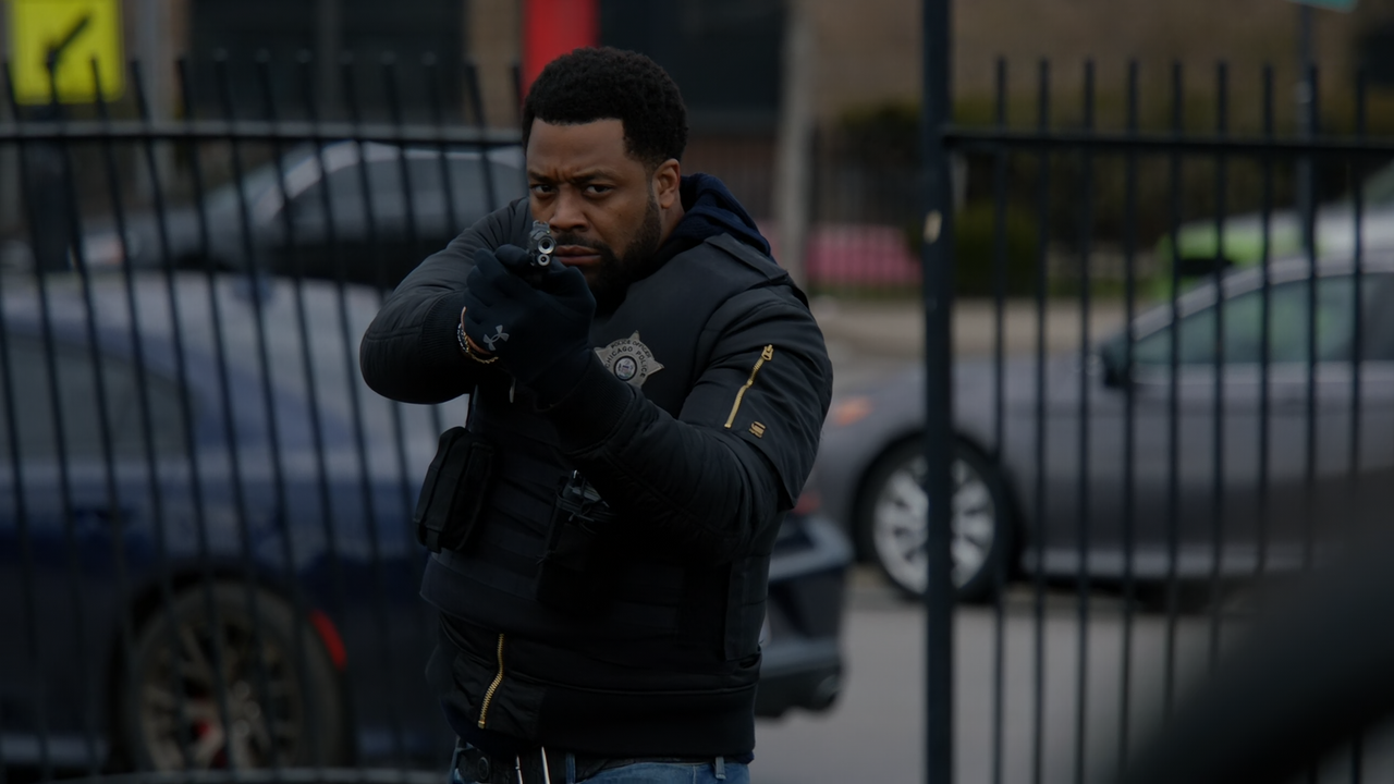 Chicago.P.D.S10E22.A.Better.Place.1080p.10bit.AMZN.WEB-DL.DDP2.0.HEVC-Vyndros.mkv_snapshot_39.23_[20