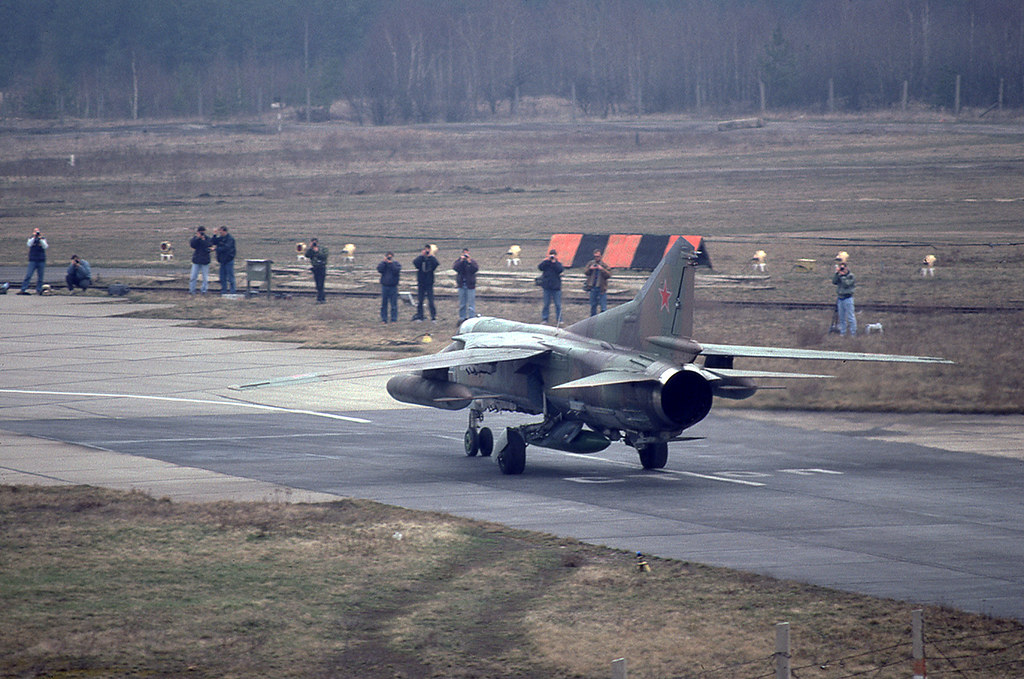 Mig-27K [Finsterwalde 3.93] Did we one time expecting to be so close photographing a russian fighter