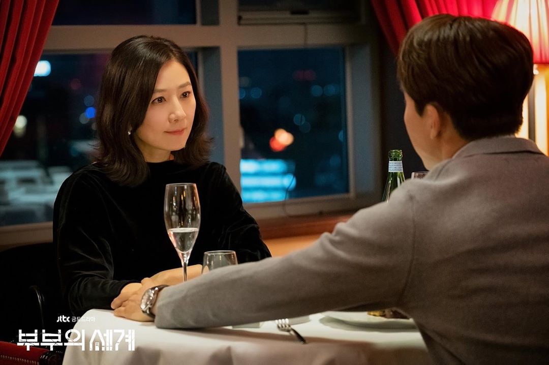 Ji Sun Woo saat makan malam bersama Kim Yoon Ki