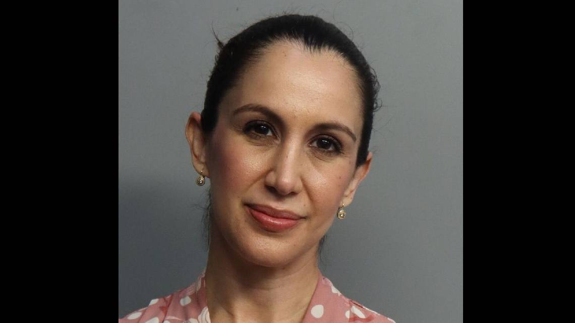 Maestra de Miami es arrestada por tener relaciones sexuales con alumno de 14 años