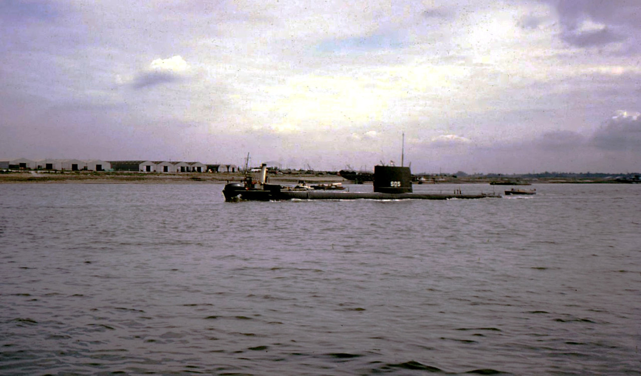 HMS Finwhale (S.05) в Темзе, 1962