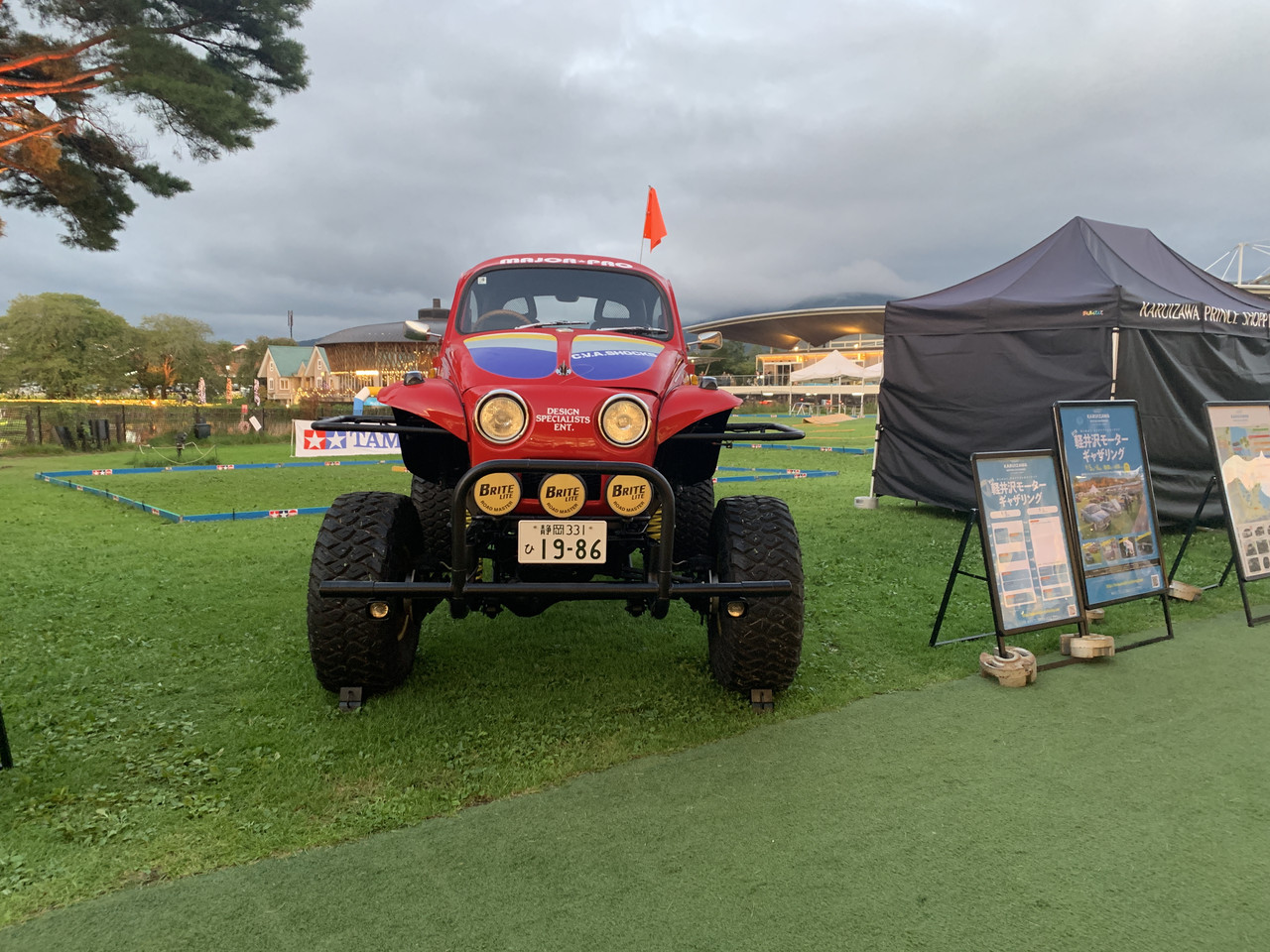 Amazing Cars at Karuizawa Outlet 🚗✨
軽井沢アウトレットで出会った素敵な車たち