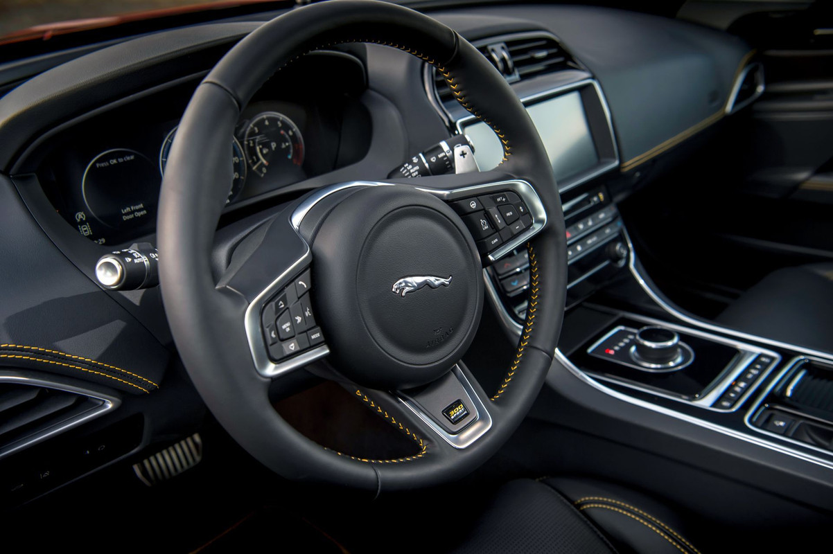 Jaguar XE 300 Sport Edition (17)