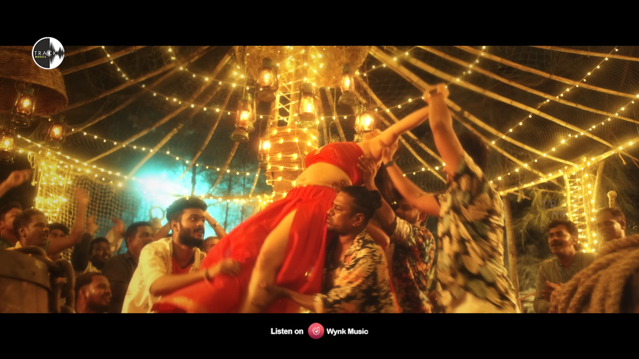 [Image: Tanisha-Kuppanda-Hot-Sizzling-song-En-Ka...00-125.jpg]
