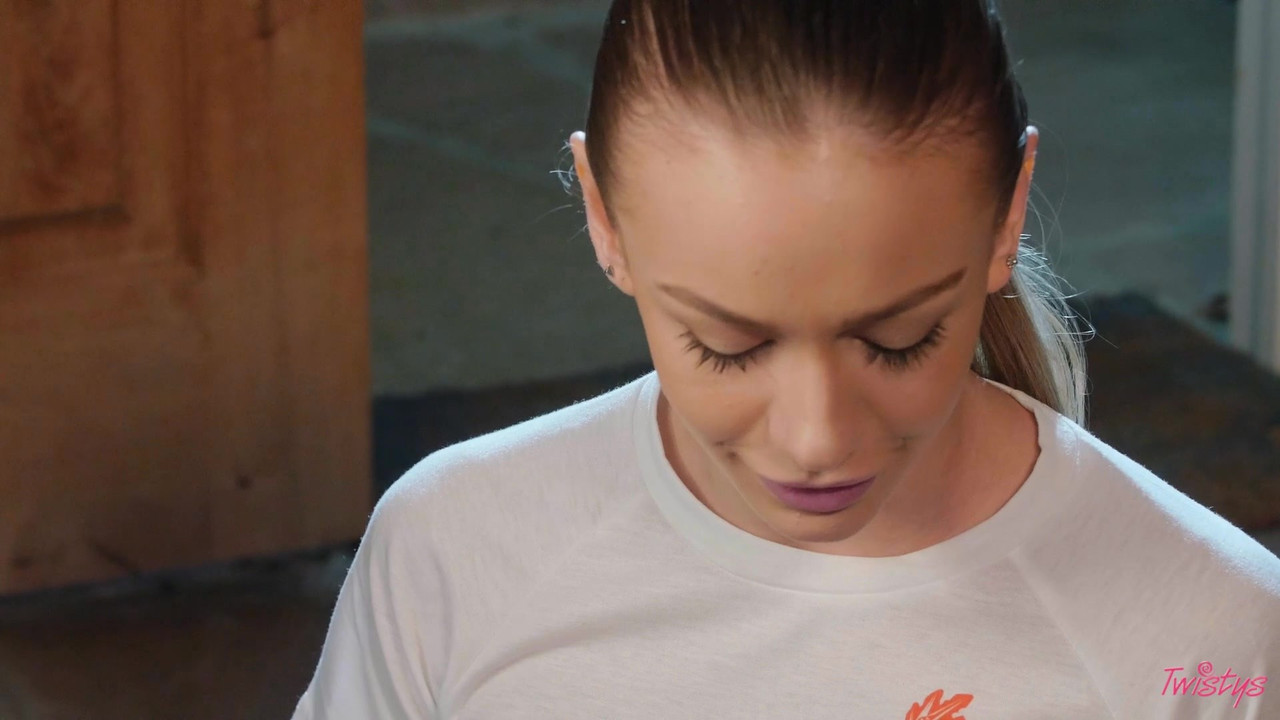 Abella Danger Naomi Swann - Slumber Party Secret - TWISTYS.mkv.0001