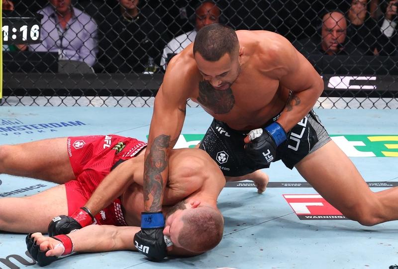 Заплати след UFC 327