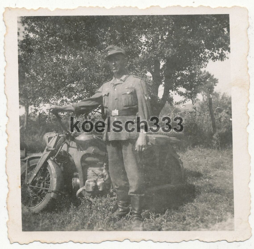 Foto Soldat der Wehrmacht am Zündapp Motorrad im Osten ...