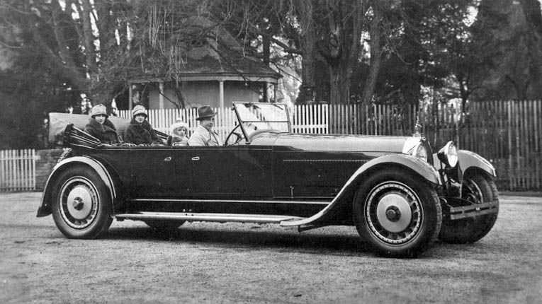 1927_Bugatti_Type-41_La_Royale_Prototype_body_by