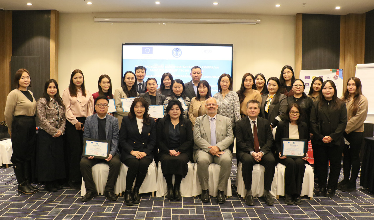 “Хууль ба шударга ёс” бүтээлийн уралдааны шагнал гардууллаа 