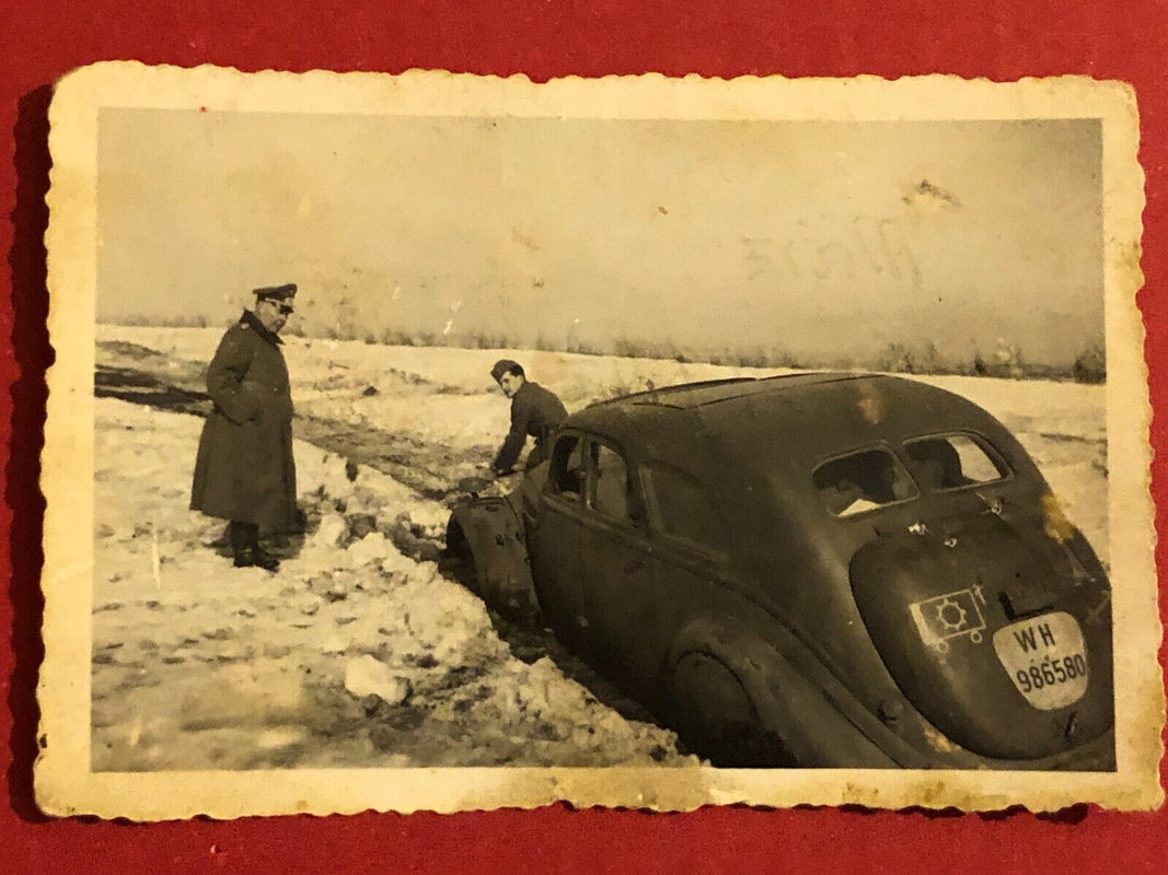 WH Kübelwagen, taktische Zeichen 23. Panzerdivision, Eiffelturm Mariopol Stalino (1)