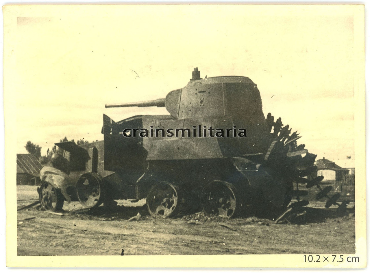 Orig Foto zerstörte russ Beute Panzerspähwagen BA 10 in Ukraine 1941 Russland
