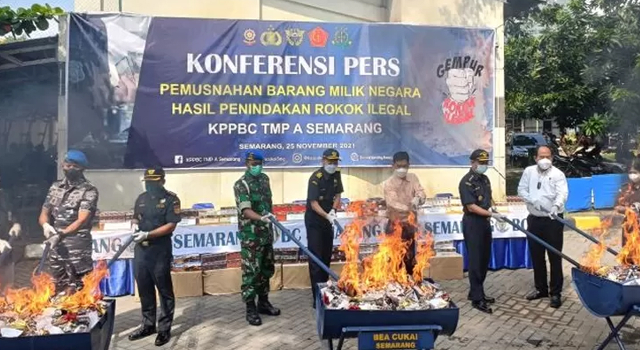 Viral! Pemusnahan Rokok Ilegal di Semarang Jawa Tengah Viral! Pemusnahan Rokok Ilegal di Semarang Jawa Tengah