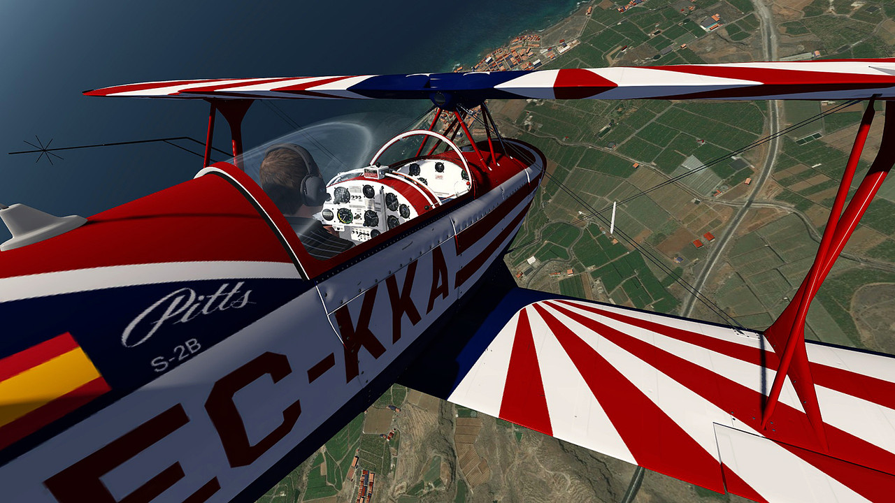 Pitts-S2-stunting-over-La-Palma-Canarias