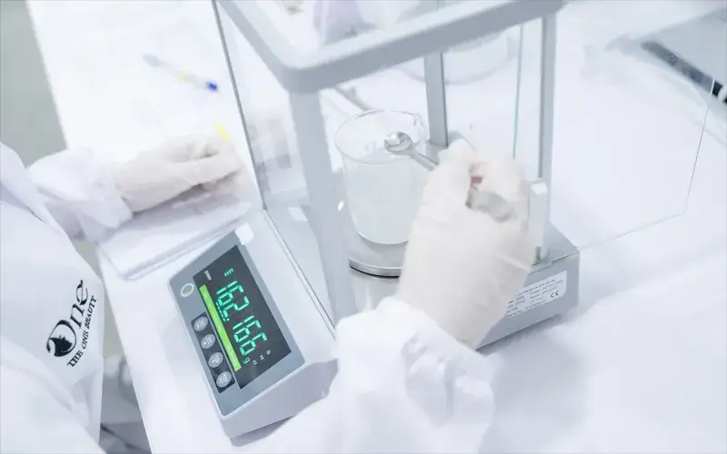 นักวิทยาศาสตร์ในห้องแล็บ