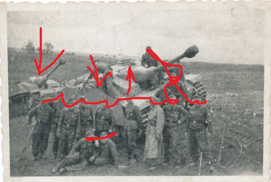 Russland 2 Panzer StuG III Saukopfblende Seitenschürtze Besatzun