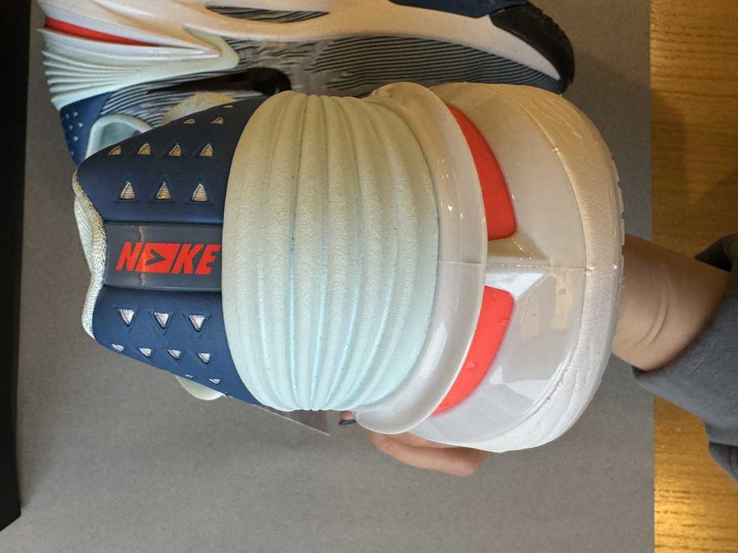 03709EF9-4EF3-48AE-8599-3499F9C0D98C