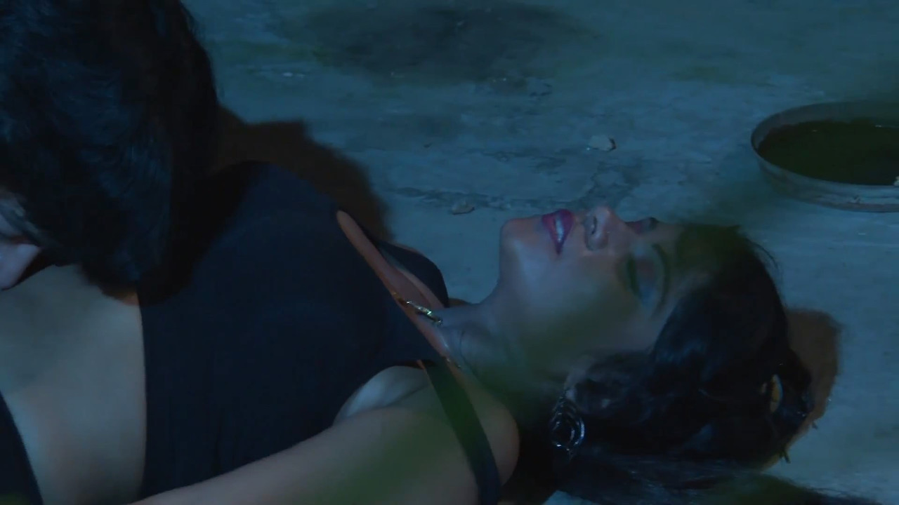 Roopa in Forest.mp4_snapshot_04.40_[2021.06.02_12.58.34]