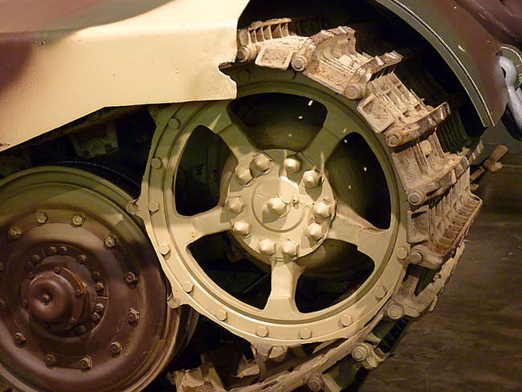 03TigerIIKingTigerDriveSprocket-1