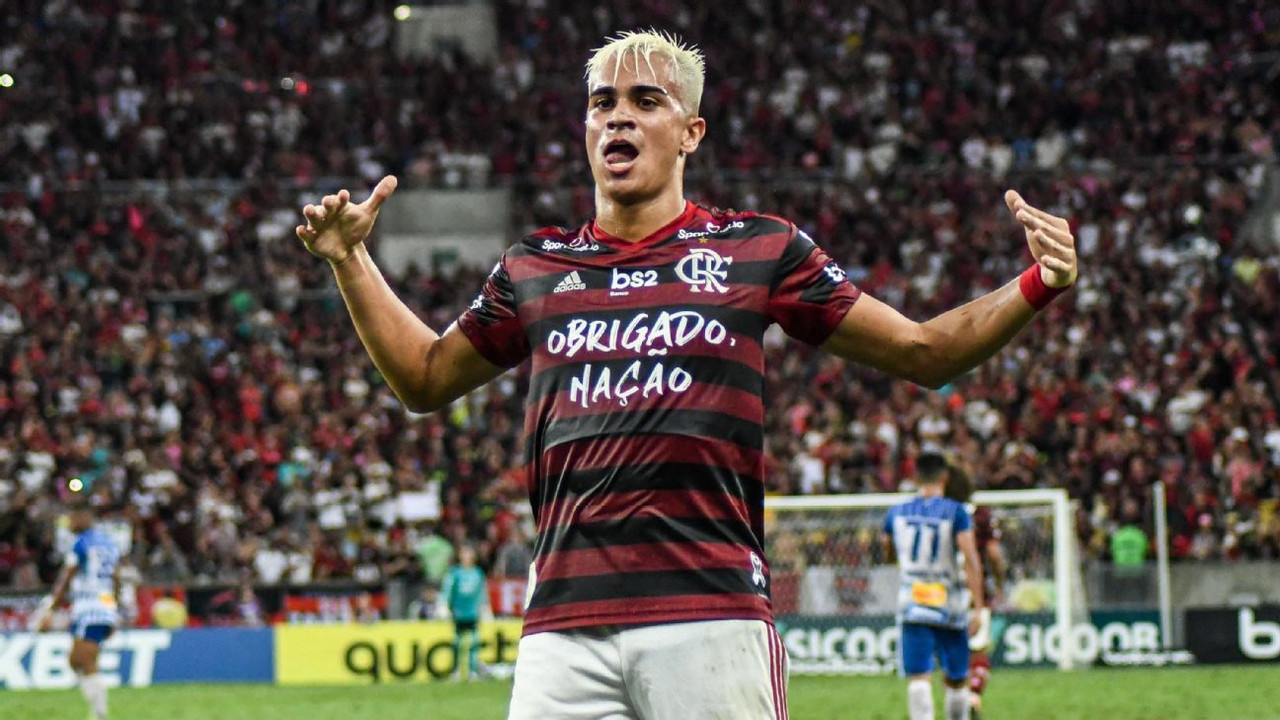 Vinicius Jr. e Lucas Paquetá na base