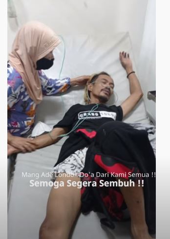 Ade Londok terbaring di rumah sakit (YouTube Ade Londok Official)