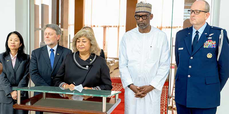 MALI. Le Président de la Transition reçoit l’ambassadrice des États-Unis en fin de mission MALI. Le Président de la Transition reçoit l’ambassadrice des États-Unis en fin de mission