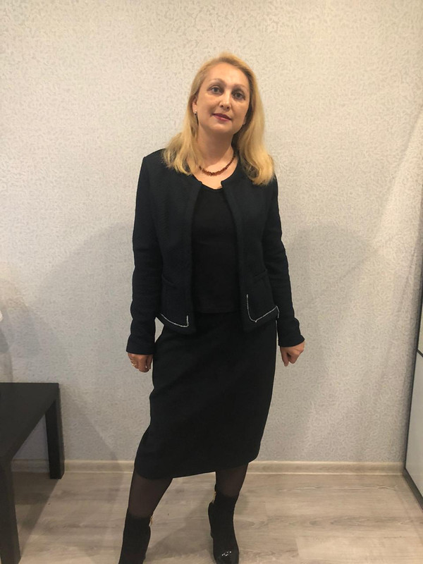 оля в черном