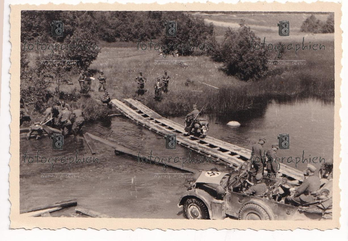 org. Foto Baltikum Russland Kfz Pkw Fluss Übergang 1941