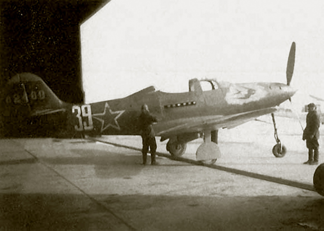 Bell-P-39K-Airacobra-104GvIAP-9HYADES-298IAP-White-39-AM-Polukhin-at-Korenovskaya-airfield-1943-01