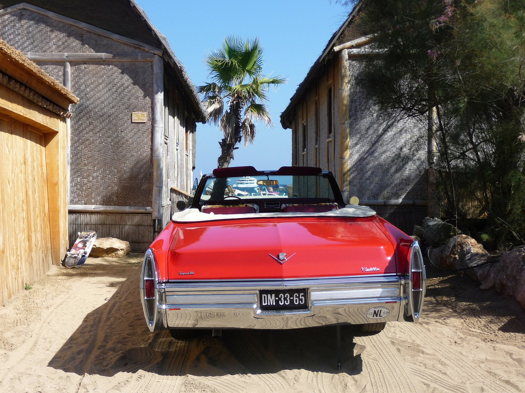 red-car-st-tropez-189378-1280.jpg
